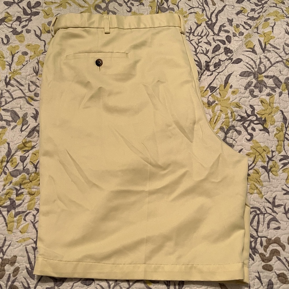 Men’s Haggar 44 waist shorts, Butter yellow